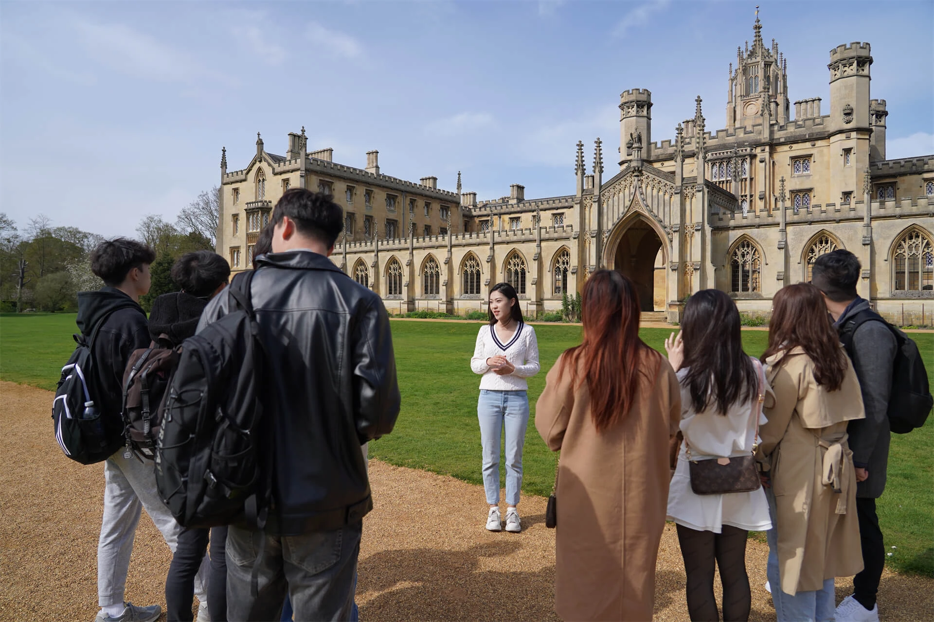 Cambridge Punting & Walking Tours with Student Guides