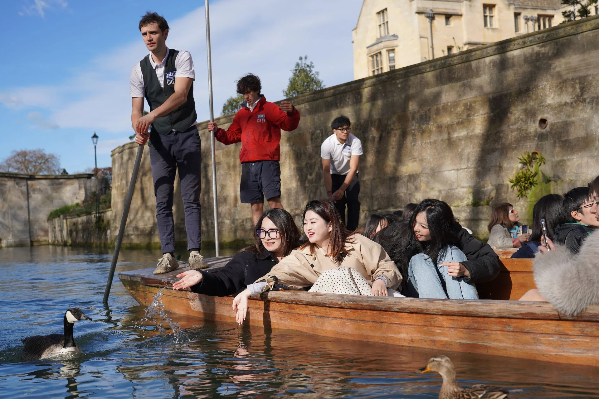 Cambridge Punting Tours | Private & Shared River Cam Tours