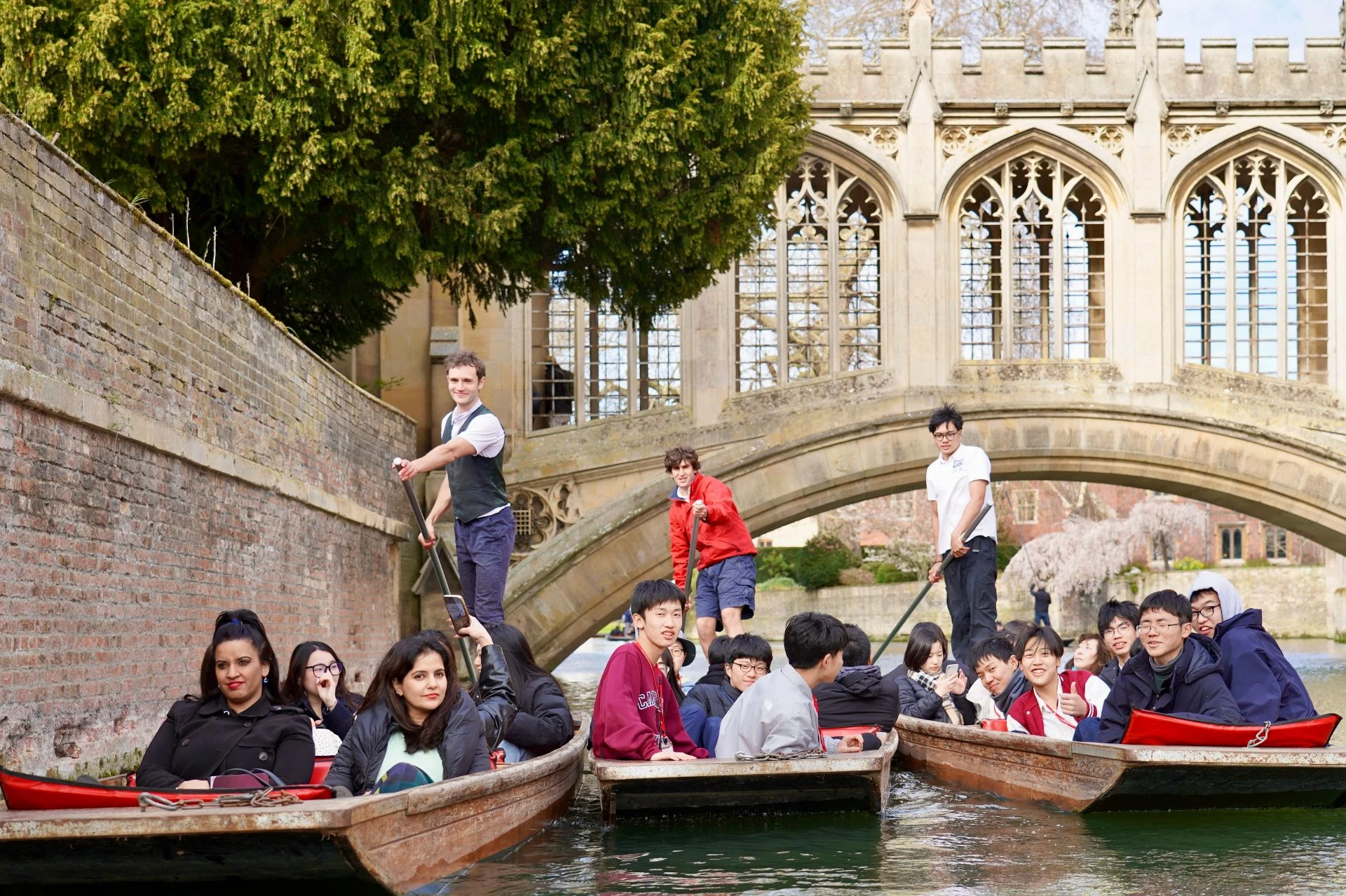 Cambridge Punting Tours | Private & Shared River Cam Tours