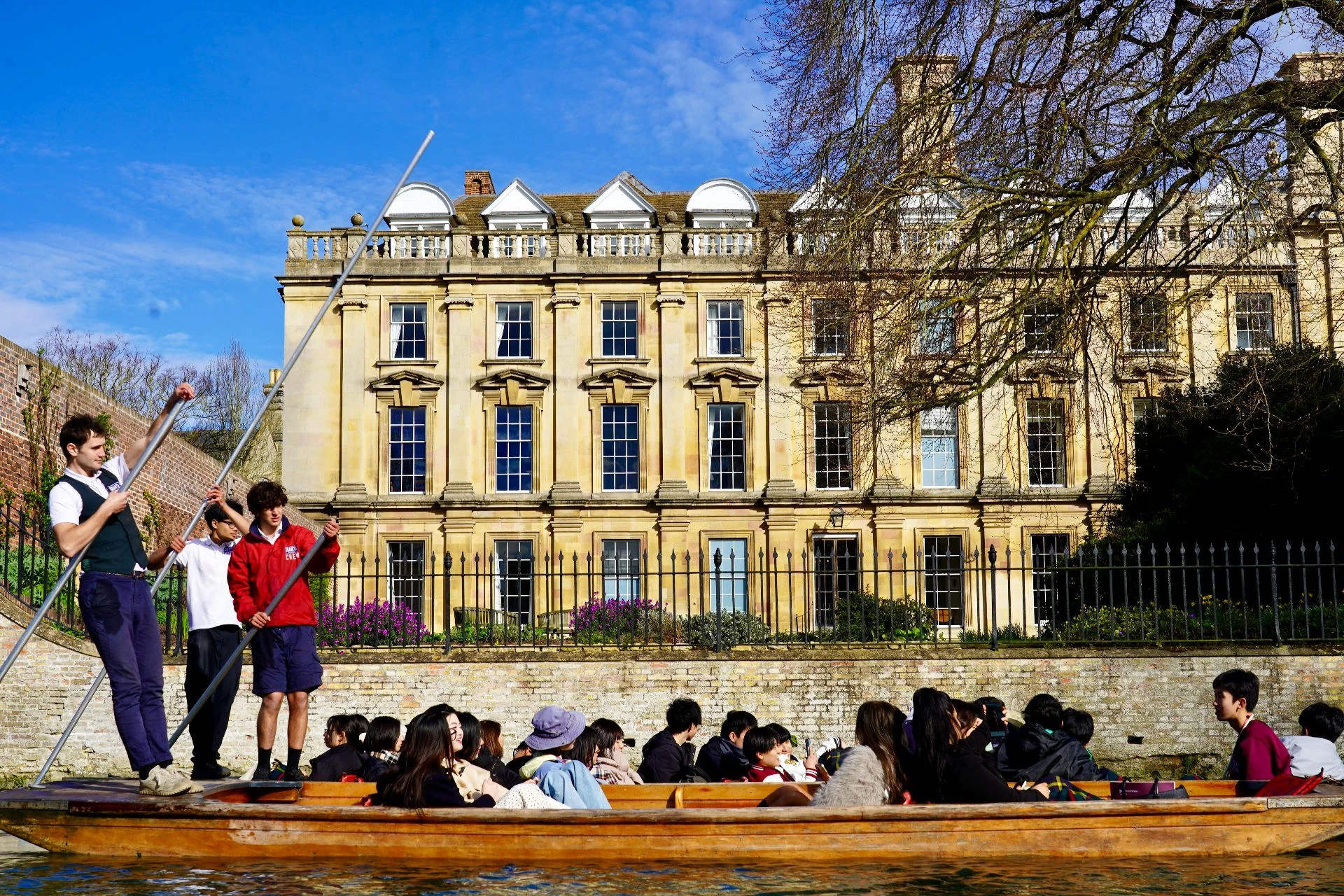 Cambridge Punting Tours | Private & Shared River Cam Tours